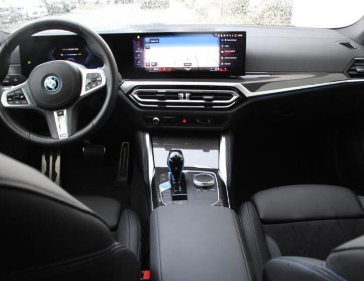 BMW i4 8