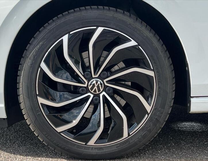 Volkswagen Golf 12