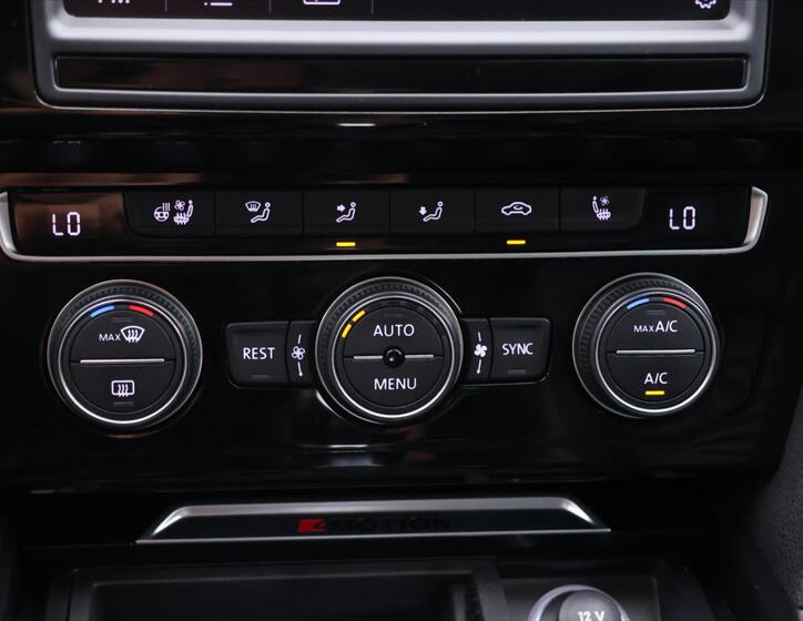 Volkswagen Passat 25