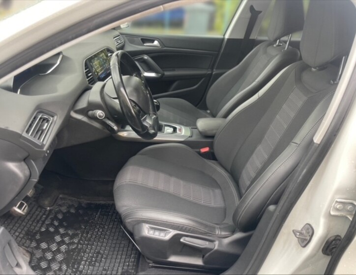 Peugeot 308 7
