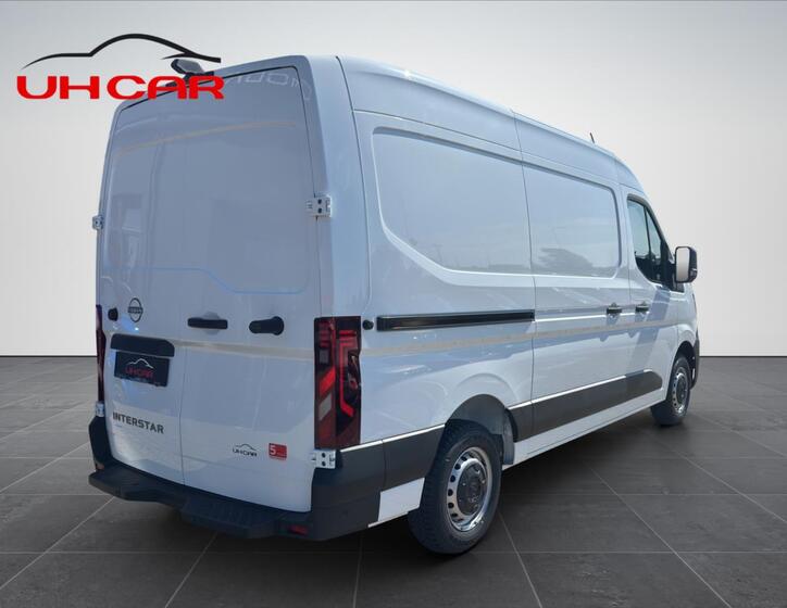 Nissan Interstar 5