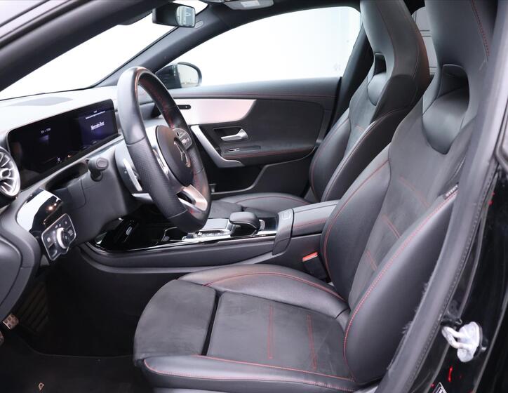 Mercedes-Benz CLA 12