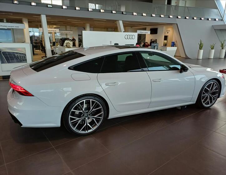 Audi S7 4