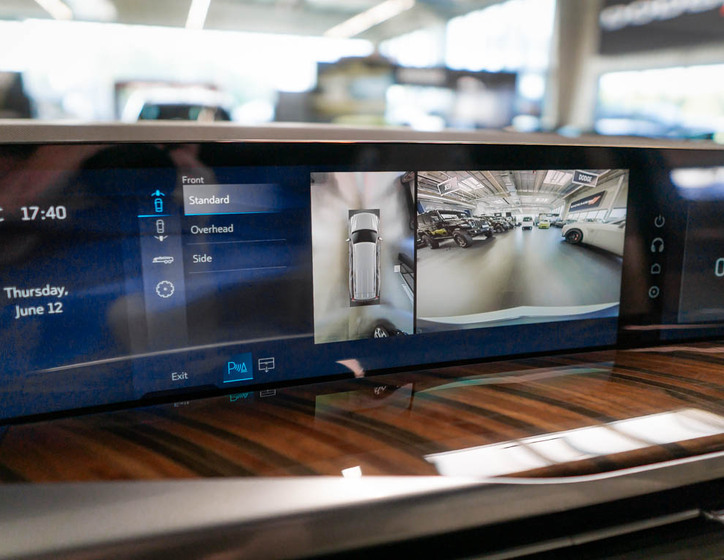 Cadillac Escalade 36