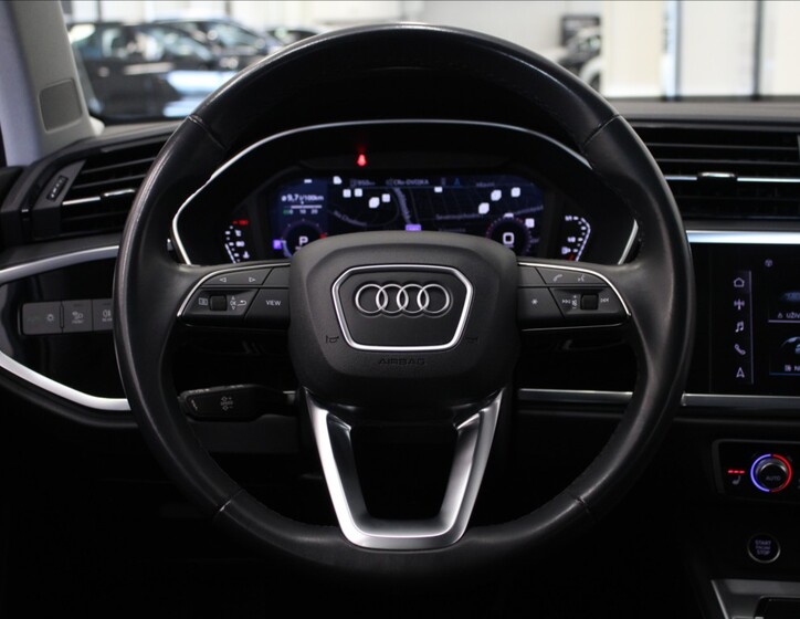 Audi Q3 9