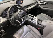 Audi Q7 6