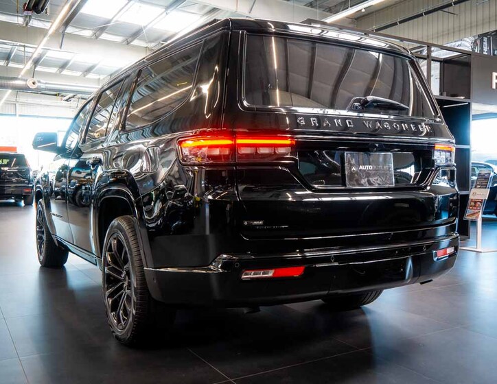 Jeep Grand Wagoneer 3