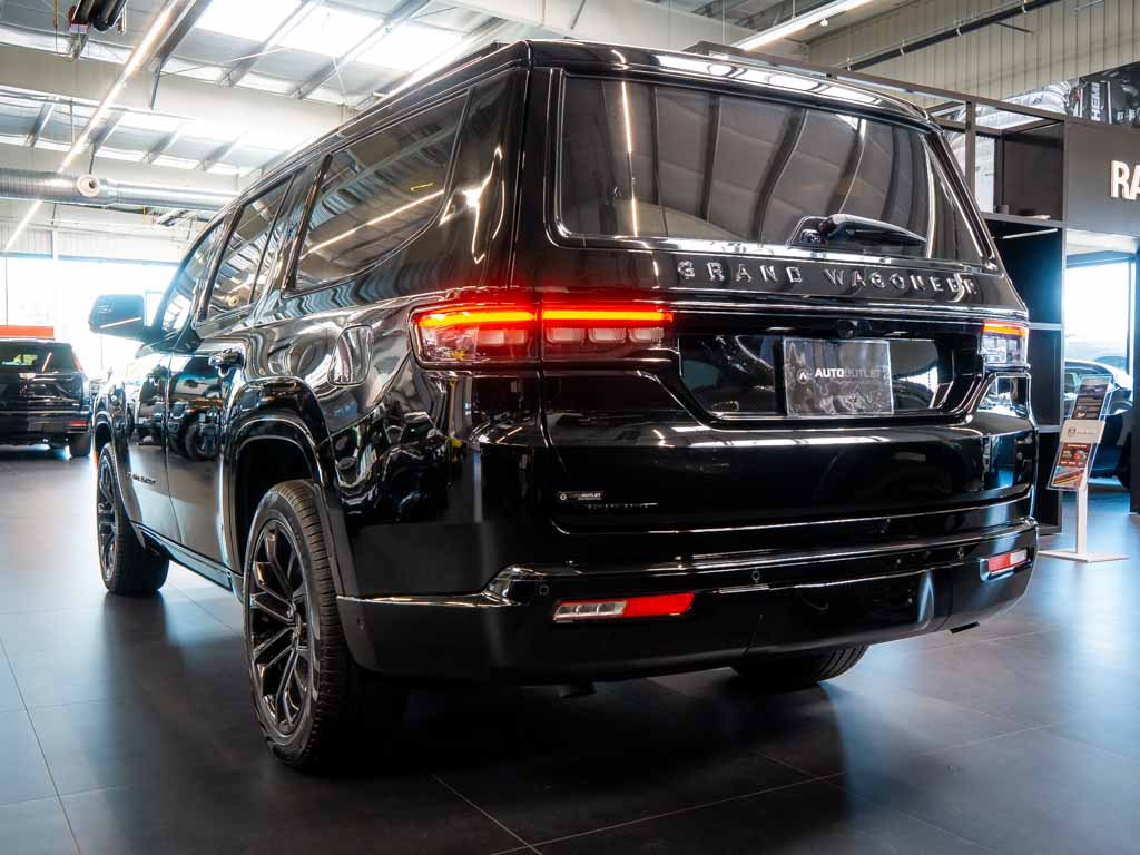 Jeep Grand Wagoneer