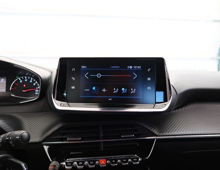 Peugeot 208 23