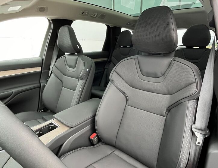 Volvo EX90 14