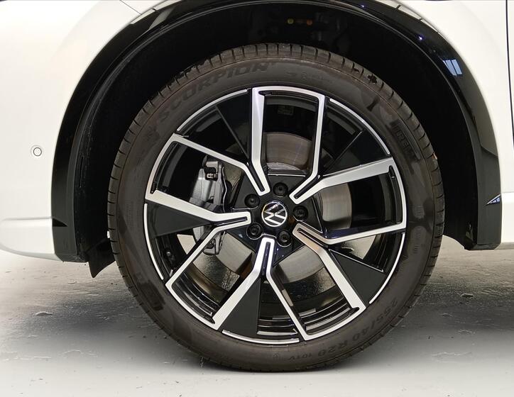 Volkswagen Tiguan 9