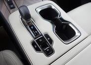 Lexus LM 350h 27