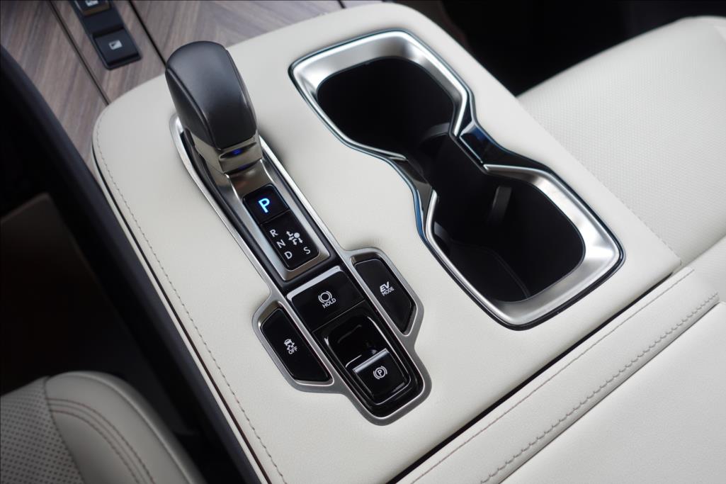 Lexus LM 350h