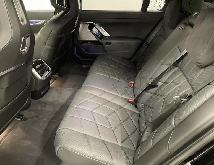 BMW i7 12