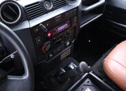 Land Rover Defender 21