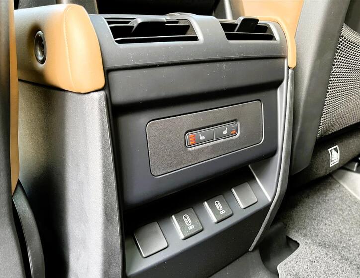 Land Rover Defender 32