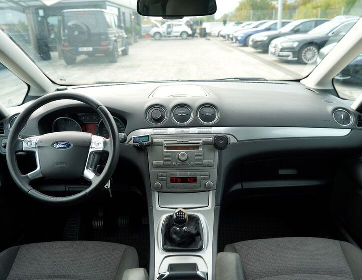 Ford Galaxy 33