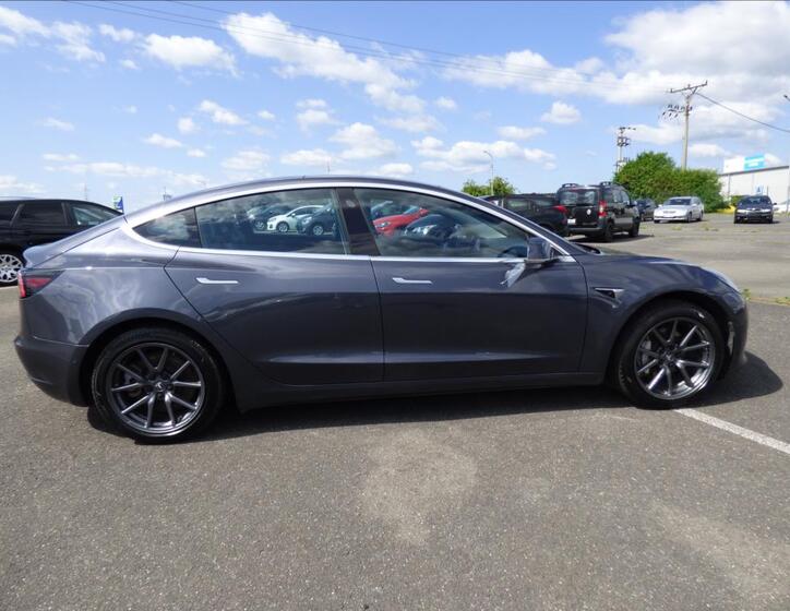 Tesla Model 3 2