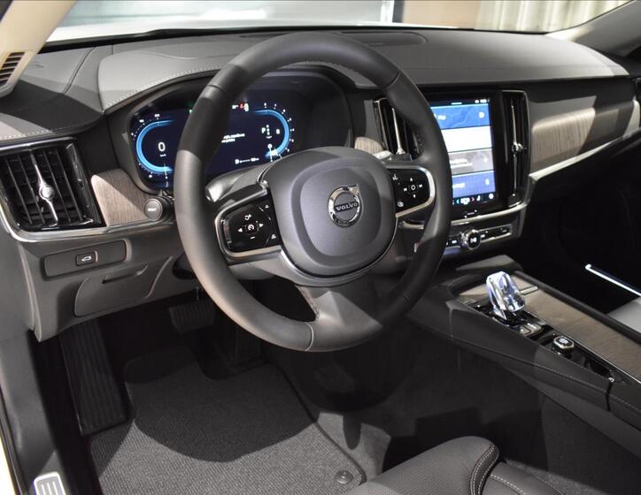 Volvo V90 13