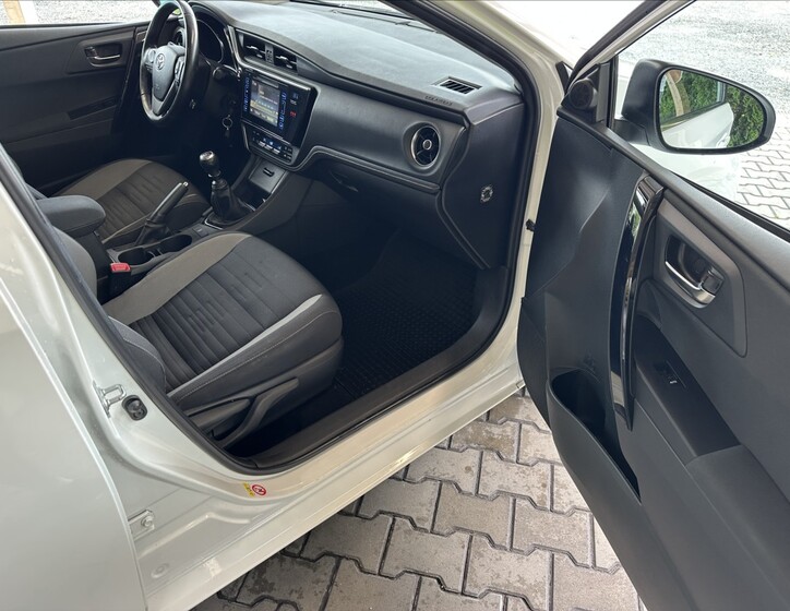 Toyota Auris 5