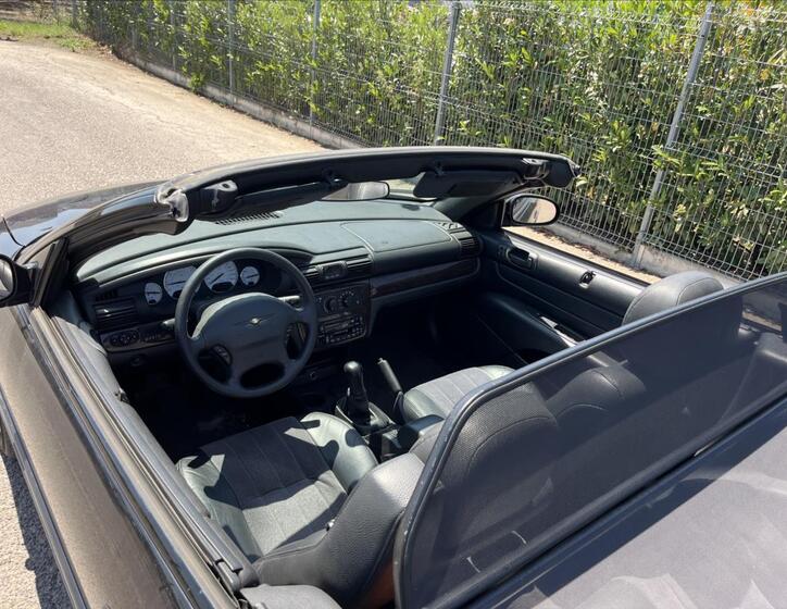 Chrysler Sebring 32