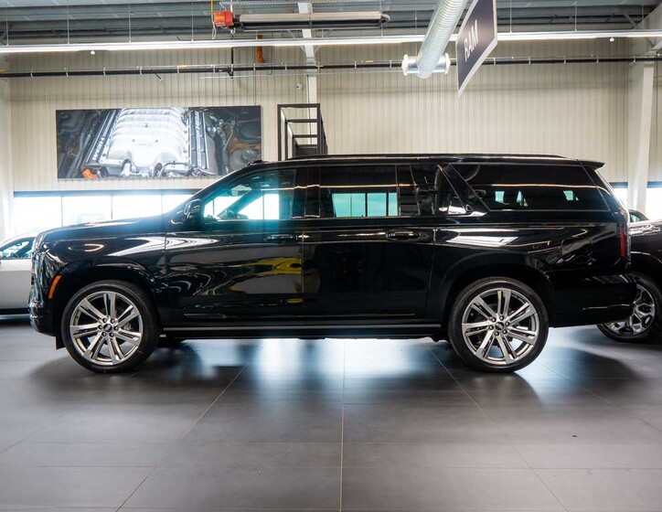 Cadillac Escalade 2