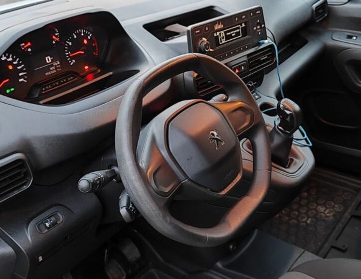 Peugeot Partner 8