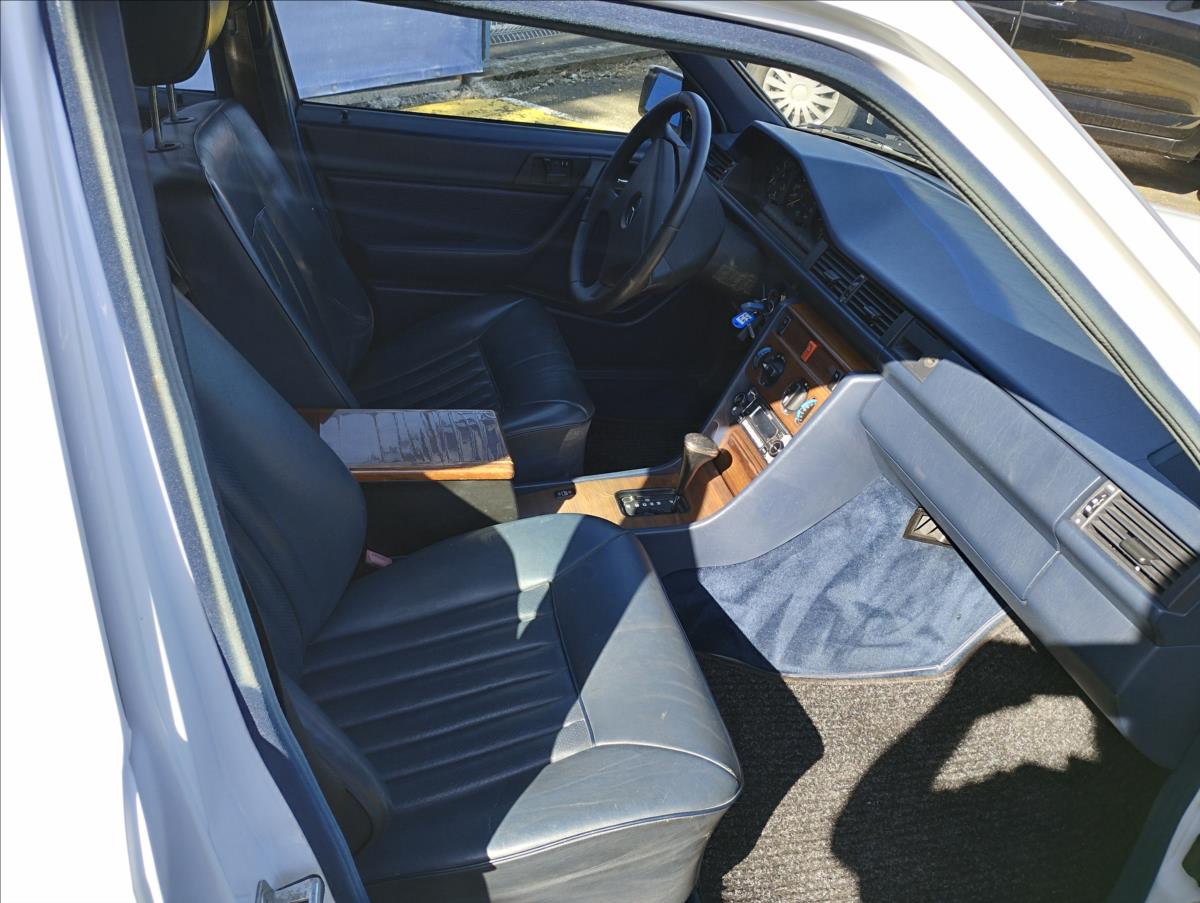 Mercedes-Benz 124