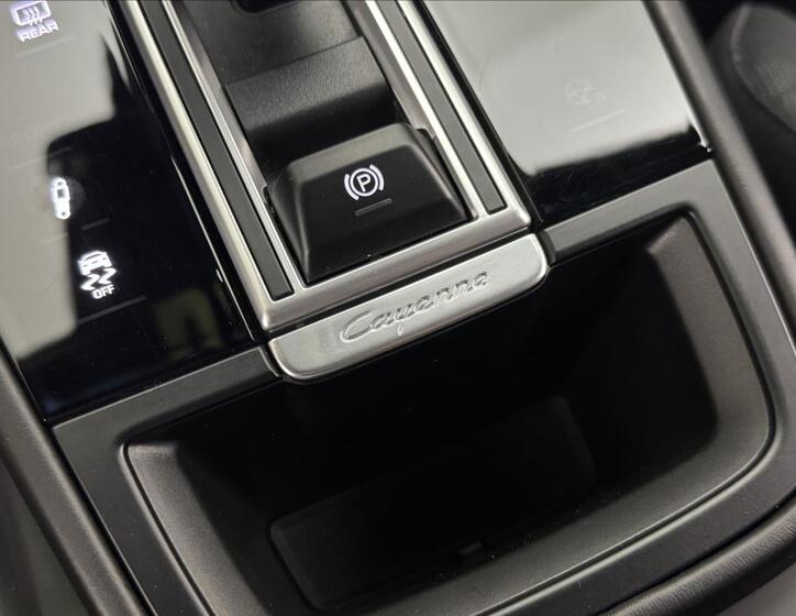Porsche Cayenne 32