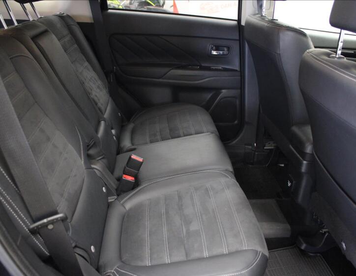 Mitsubishi Outlander 14
