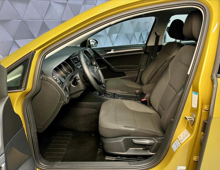 Volkswagen Golf 11