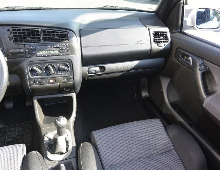 Volkswagen Golf 16