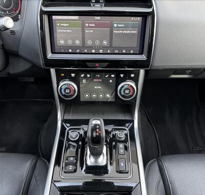 Jaguar XE 28