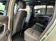 Land Rover Defender 32