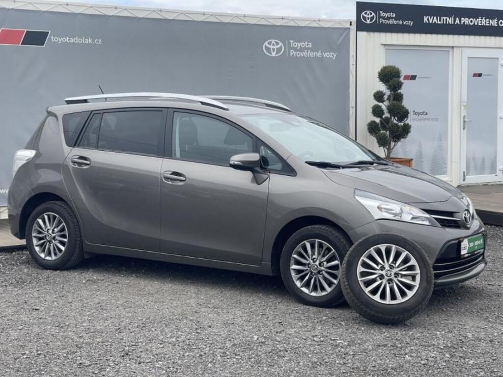 Toyota Verso 1