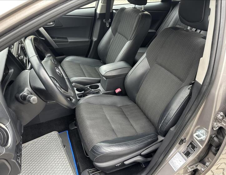 Toyota Auris 12