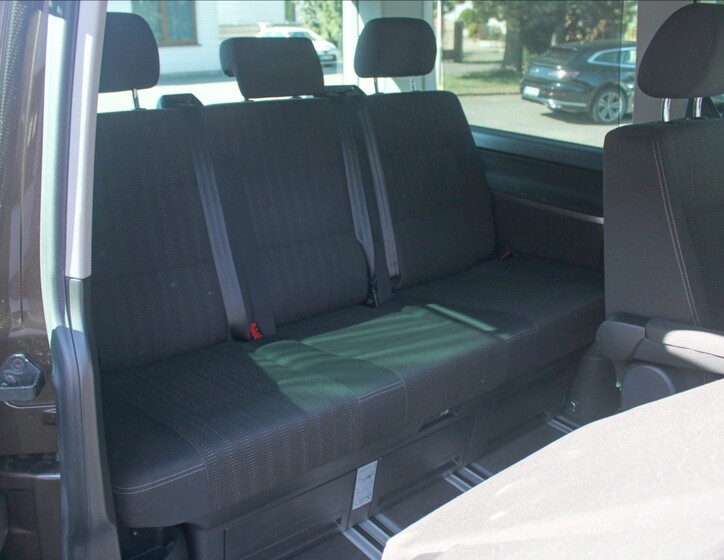 Volkswagen Multivan 10