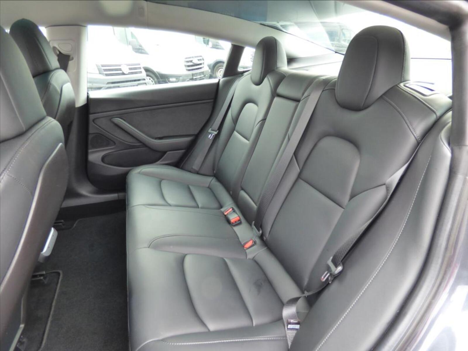 Tesla Model 3 34