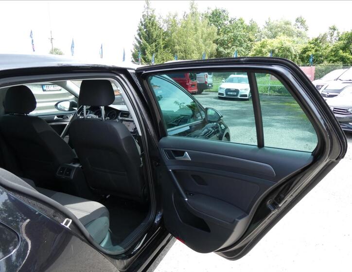 Volkswagen Golf 24
