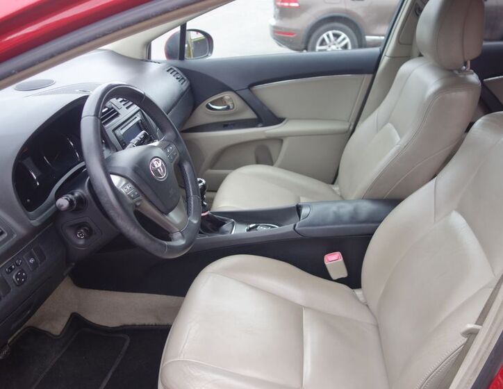 Toyota Avensis 19