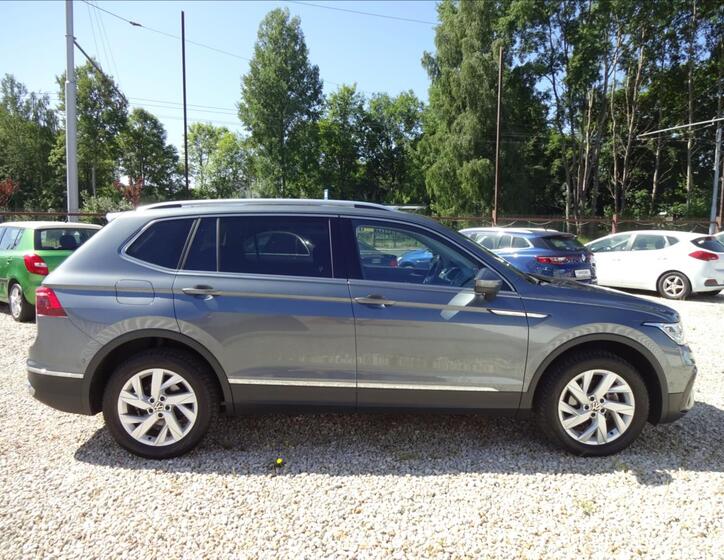 Volkswagen Tiguan 8