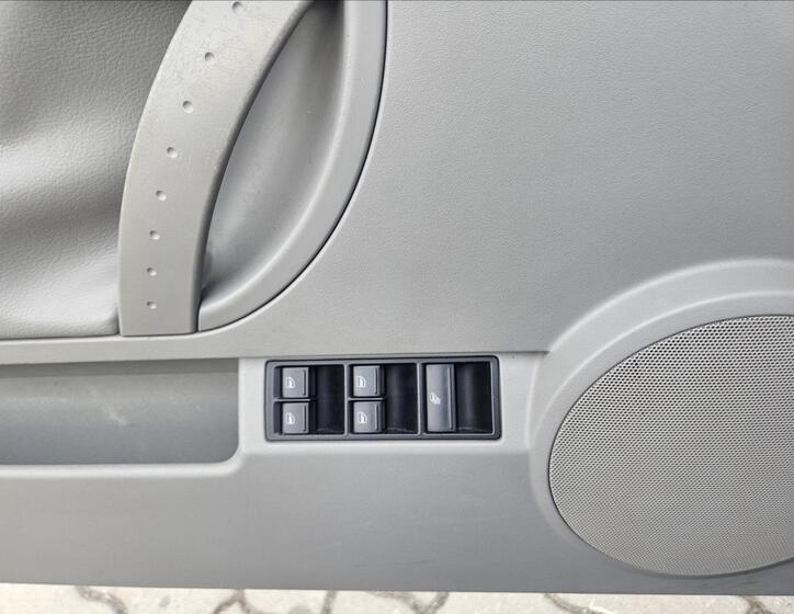 Volkswagen New Beetle 19