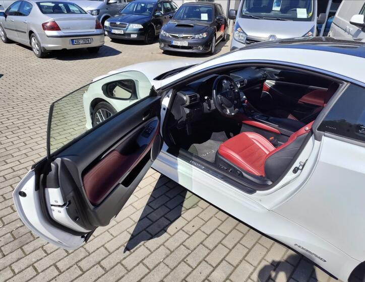 Lexus RC 300h 11