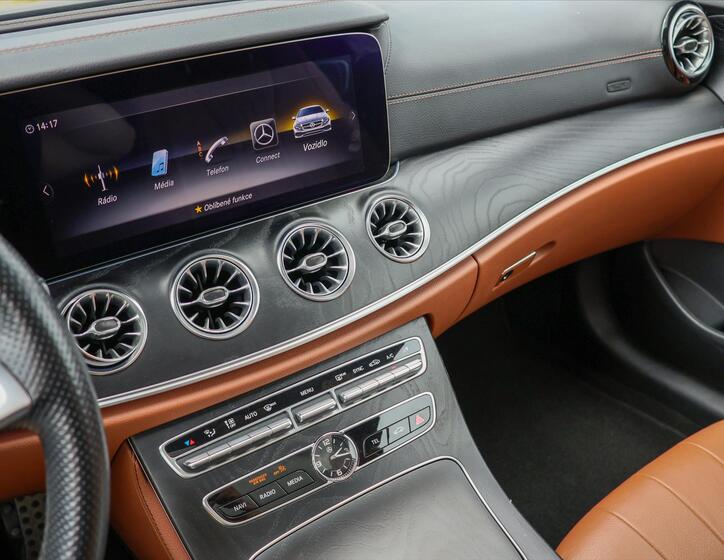 Mercedes-Benz Třídy E 30
