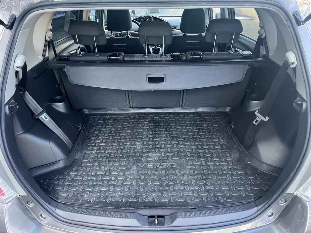 Toyota Verso 21
