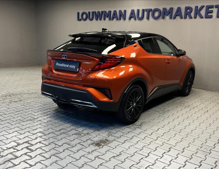 Toyota C-HR 2