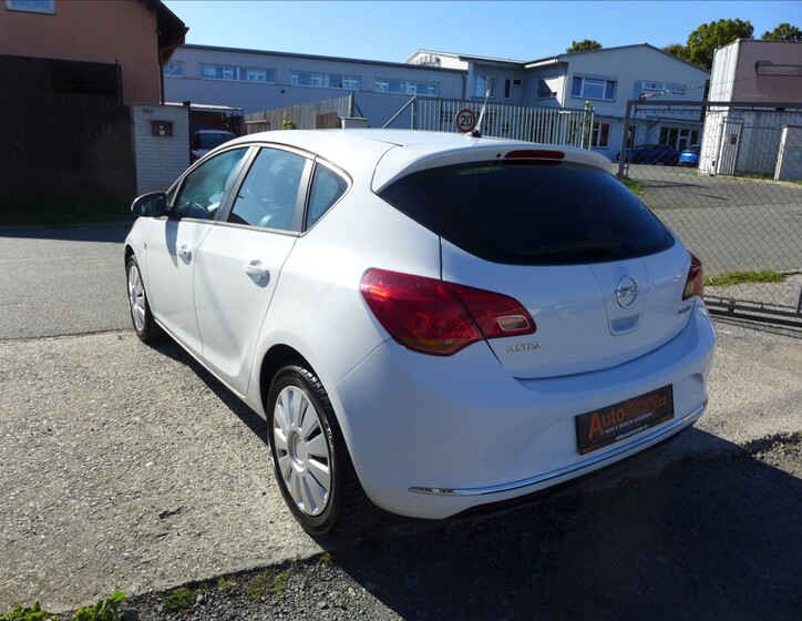 Opel Astra 8