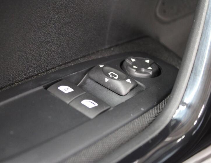 Peugeot 208 15