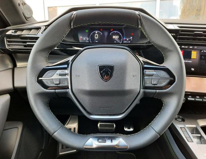 Peugeot 408 21