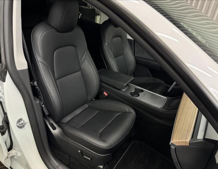 Tesla Model Y 33